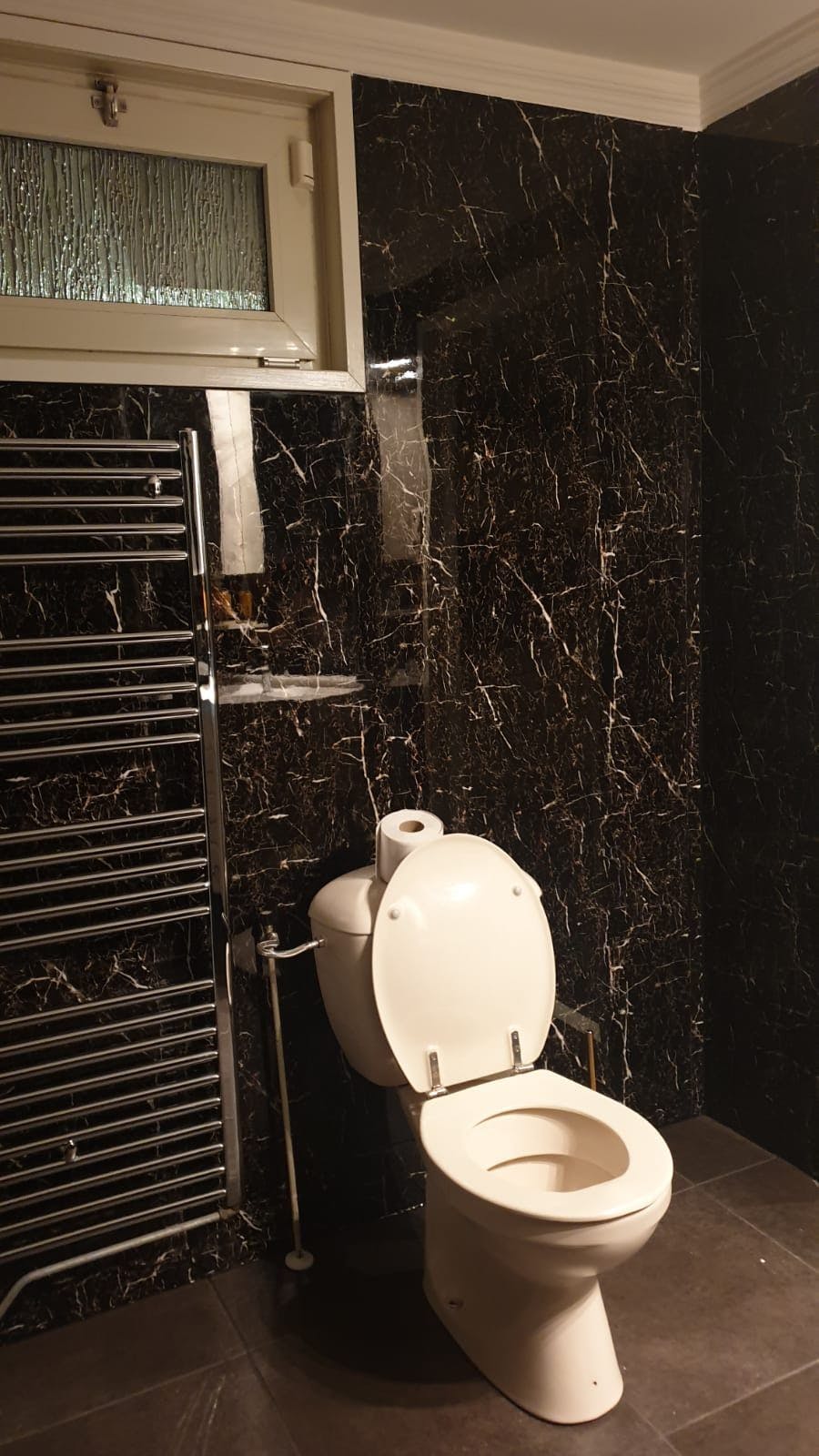 zwart-marmer-toilet