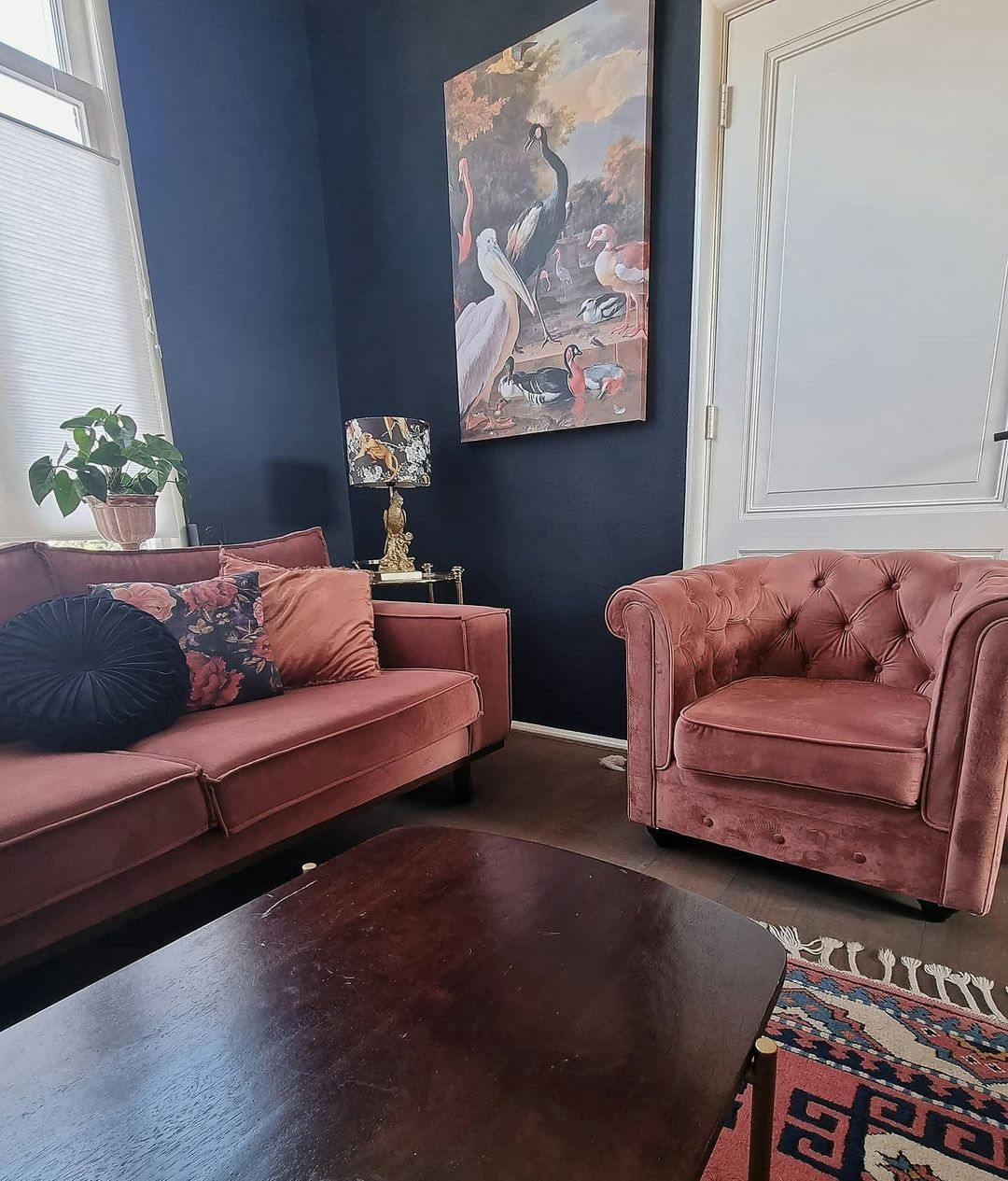 woonkamer-roze-meubels