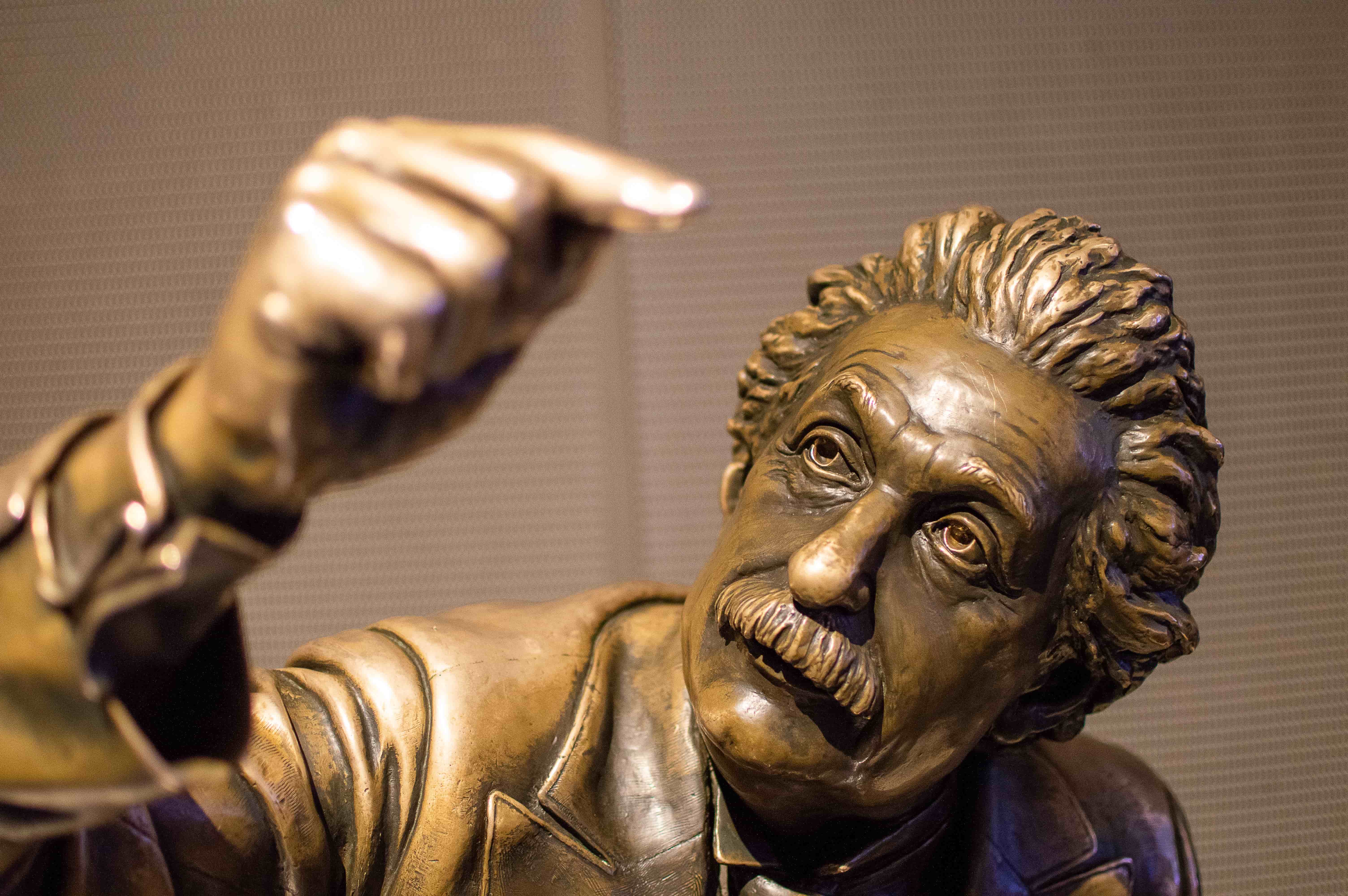 bronzen-beeld