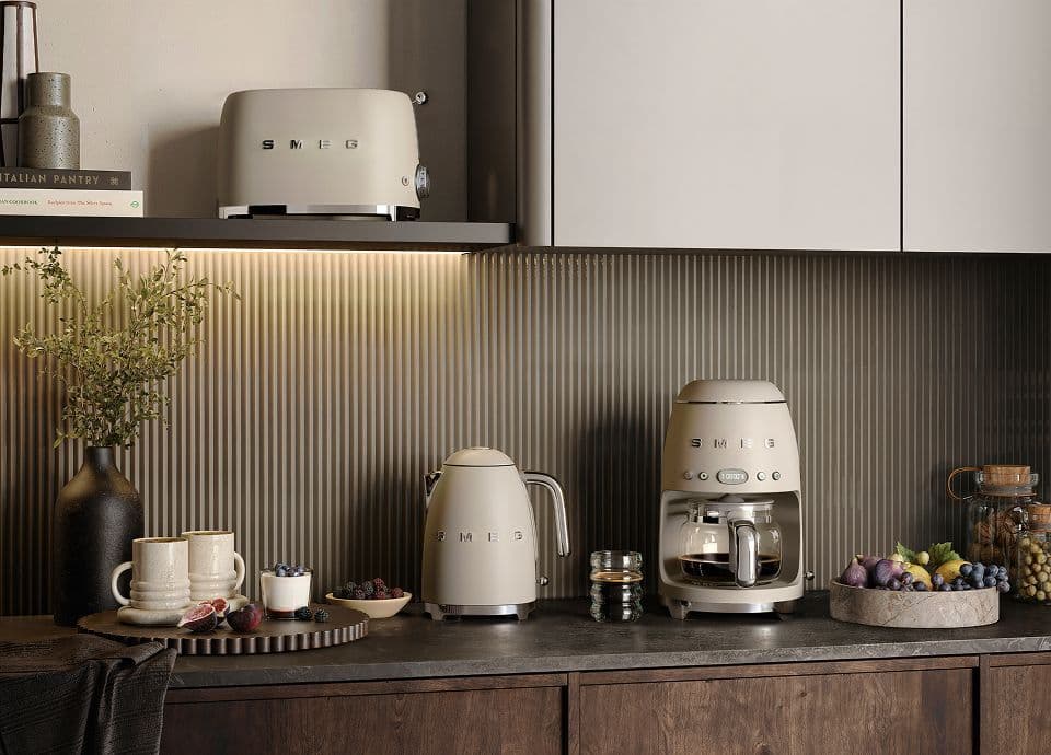 Smeg Moonlight: de kleur van het jaar 2026 breekt met de retrotinten