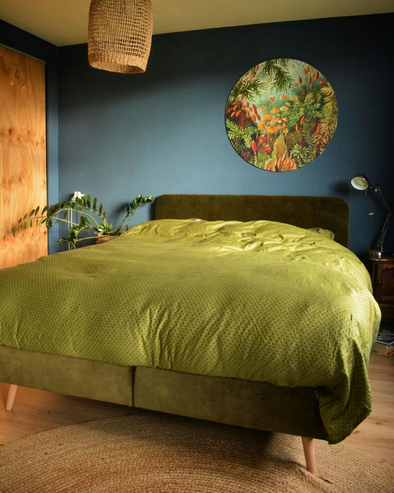 groen-bed-blauwe-kamer