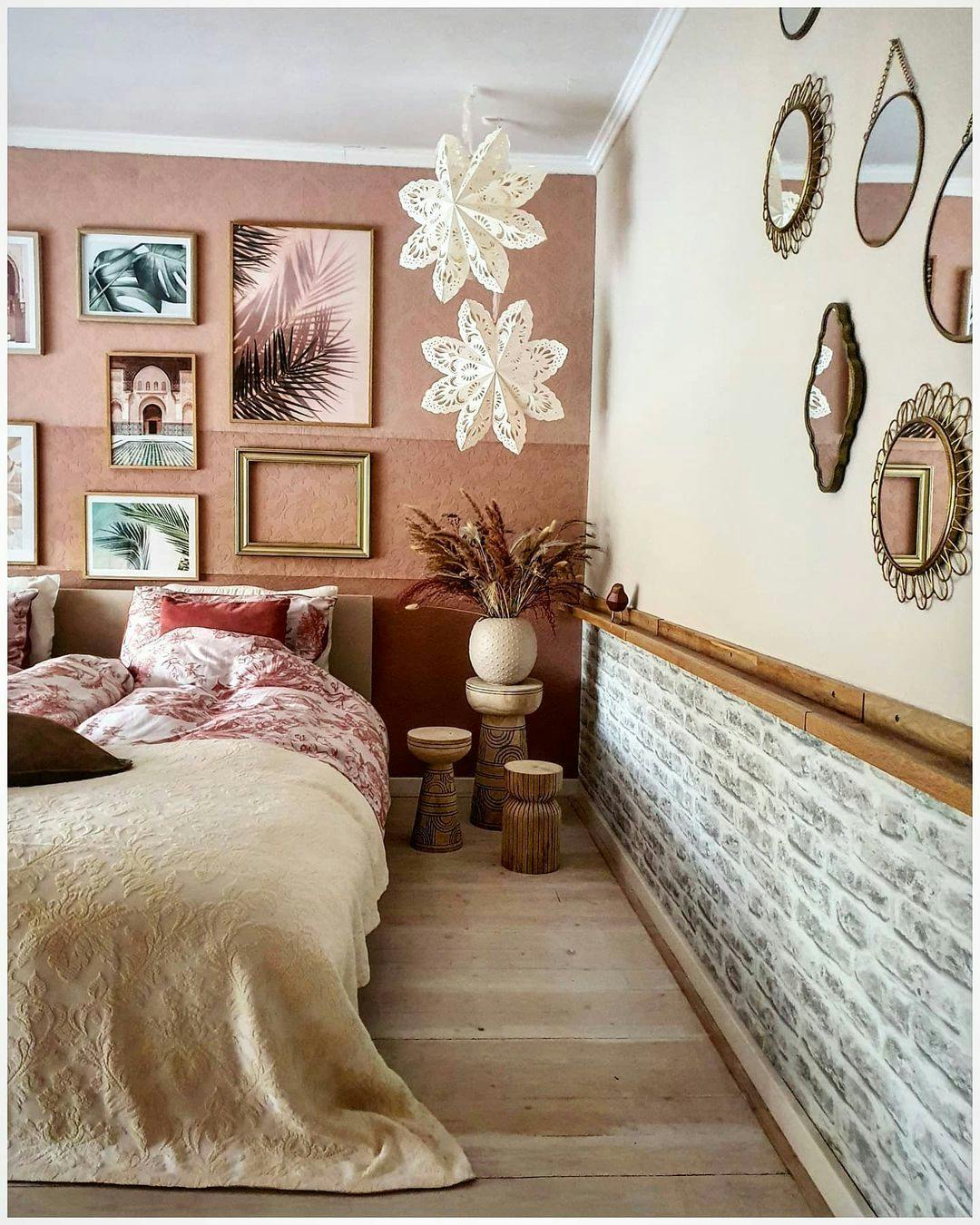 roze-muur-slaapkamer
