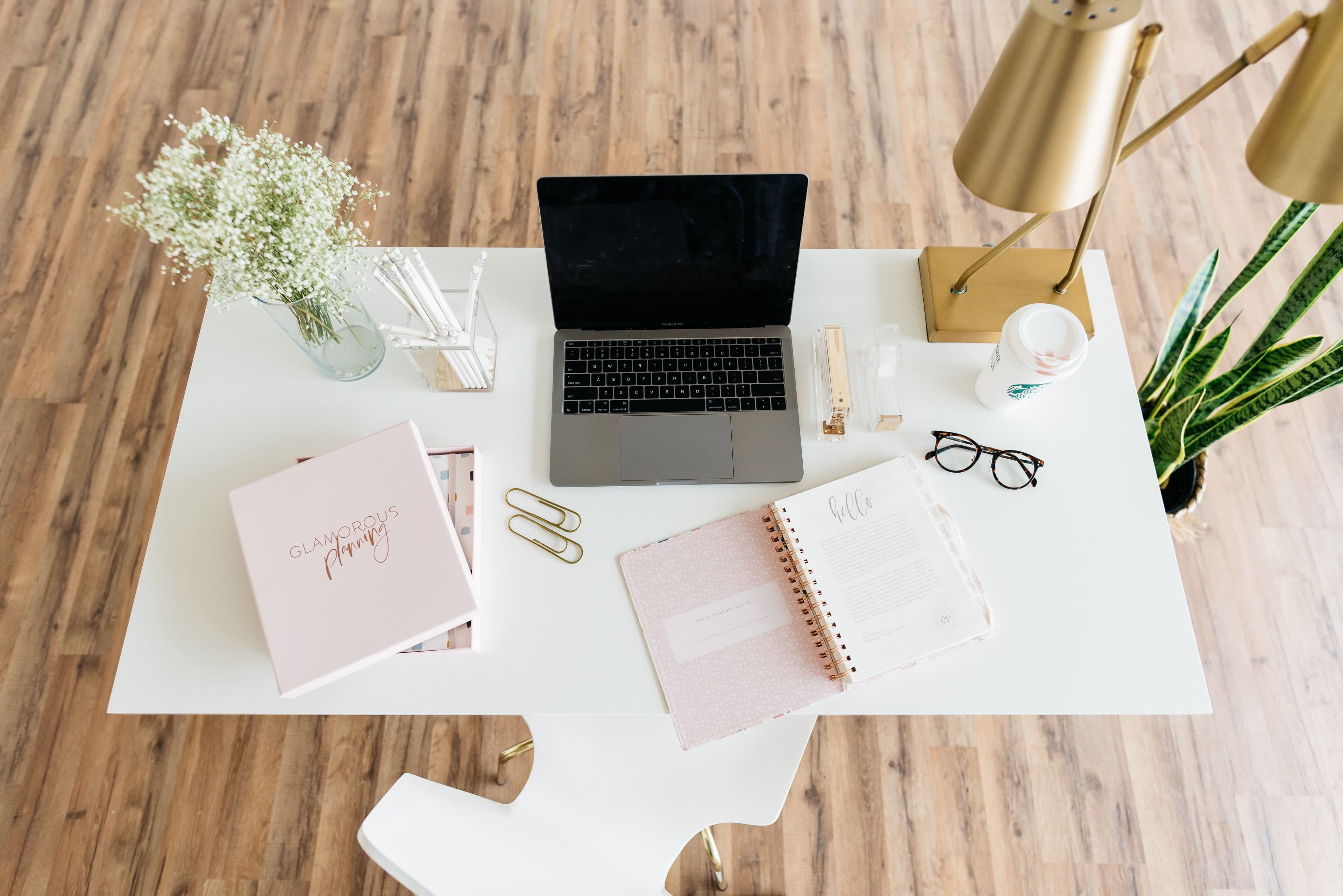 kantoor-werkplek-bureau